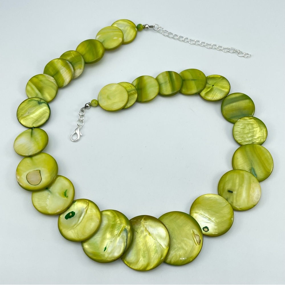 Beautiful Green Mother of Pearl Disc Necklace – Statement Shell Bead Jewelry - Picture 3 of 7